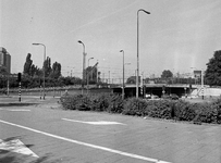 855861 Gezicht op de ingang van de Leidseveertunnel te Utrecht, vanaf de Tunnelweg.